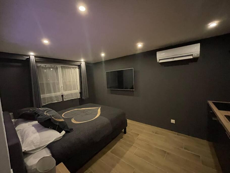 Charmante Residence De Tourisme Avec Jacuzzi Crecy-la-Chapelle Ngoại thất bức ảnh