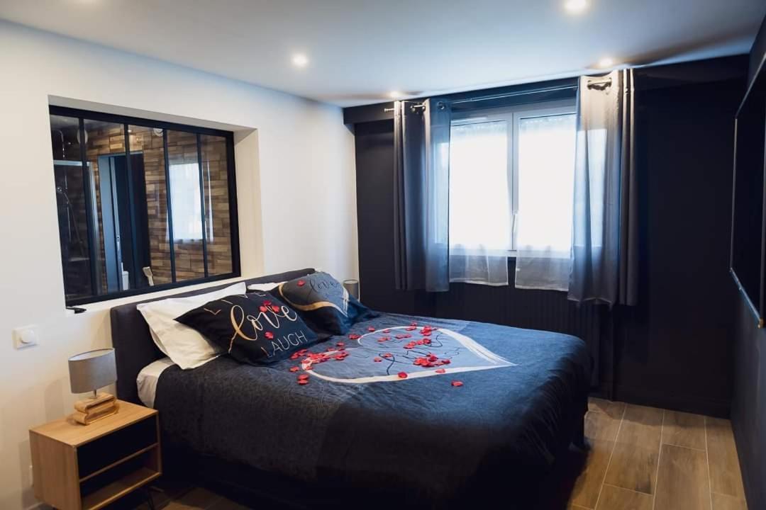 Charmante Residence De Tourisme Avec Jacuzzi Crecy-la-Chapelle Ngoại thất bức ảnh